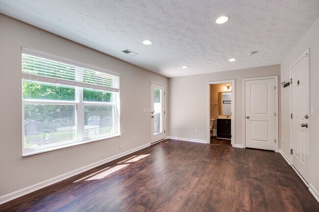 Building Photo - 9581 Tahoe Dr