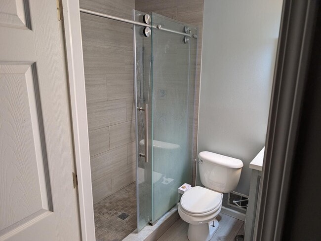 Building Photo - 24540 Pinehurst Ave