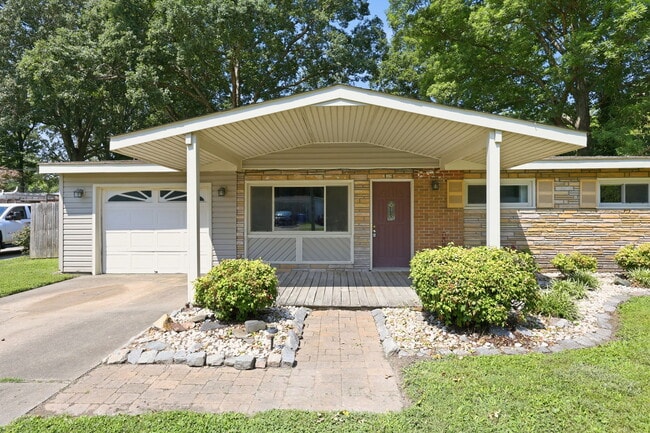 Building Photo - 1210 Santeetlah Ave