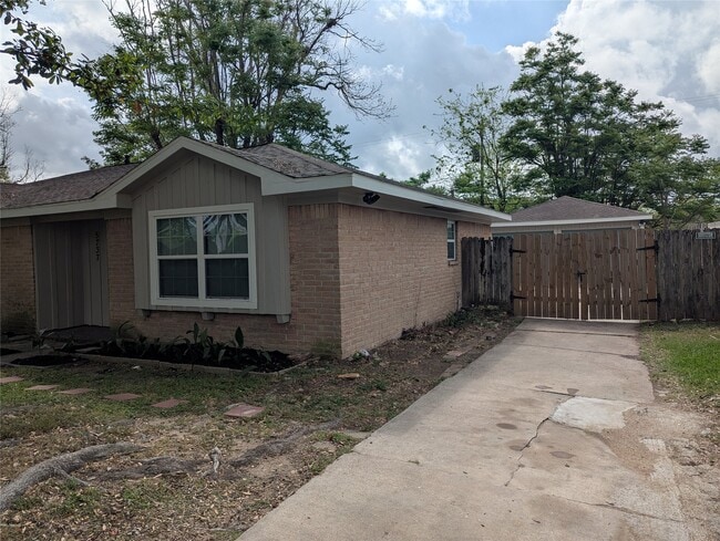 Building Photo - 5737 Alvarado Dr