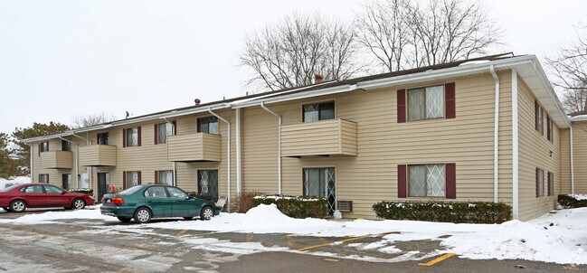 Primary Photo - Courtyard Apartments