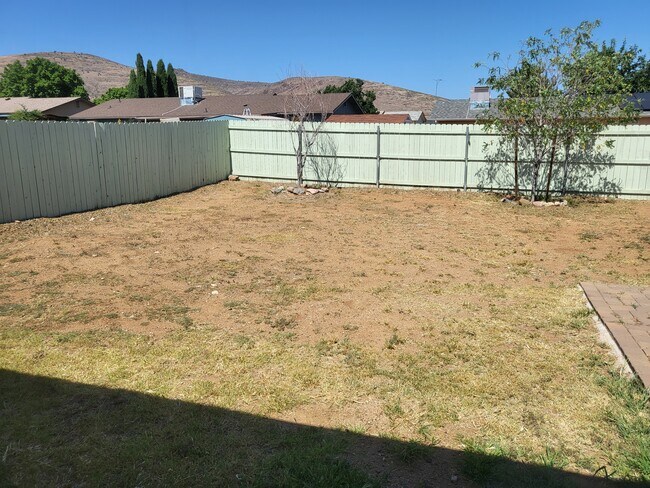 Building Photo - 3620 N Treasure Dr