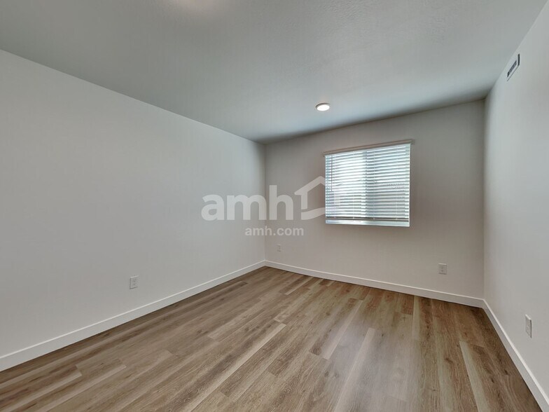 Building Photo - 4511 S 97th Dr