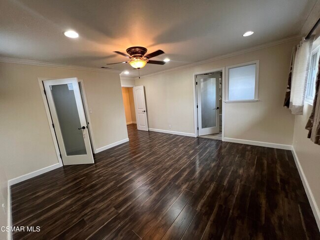 Building Photo - 334 W Avenida De Las Flores