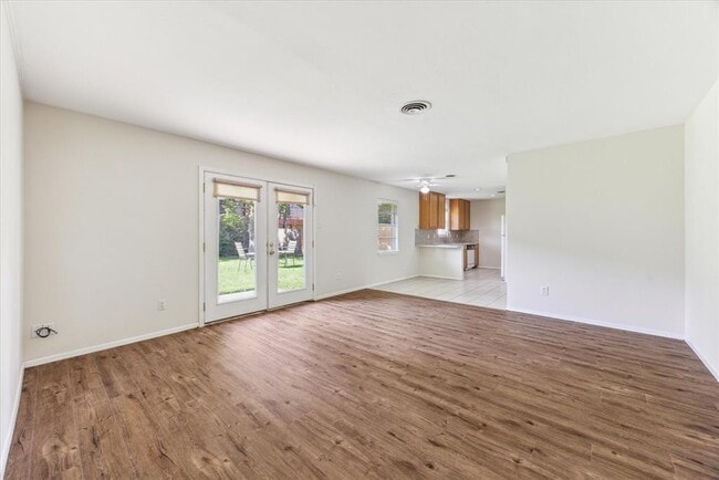 Building Photo - 9547 Beverly Hill St
