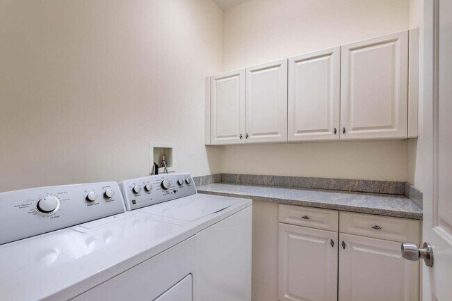 Building Photo - 6072 NW 116th Dr