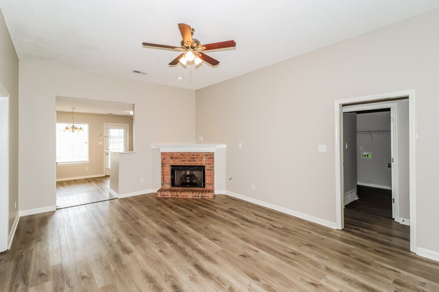 Building Photo - 10000 Houston Birch Dr