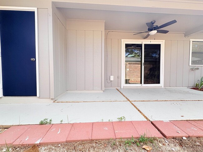 Building Photo - 164 SE Villas Ct