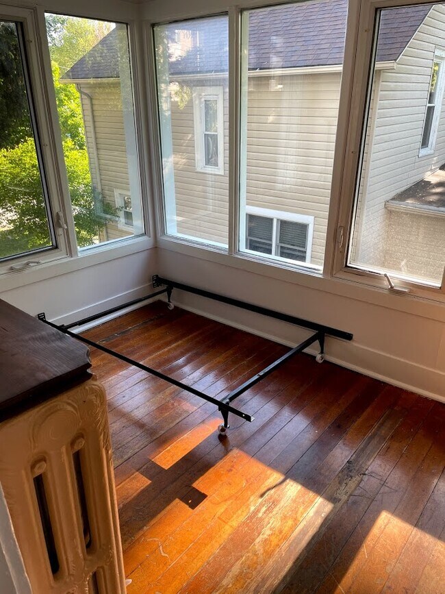 Bedroom - 3 E Slade St