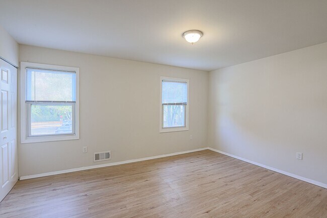 Building Photo - 25 Dorchester Ct