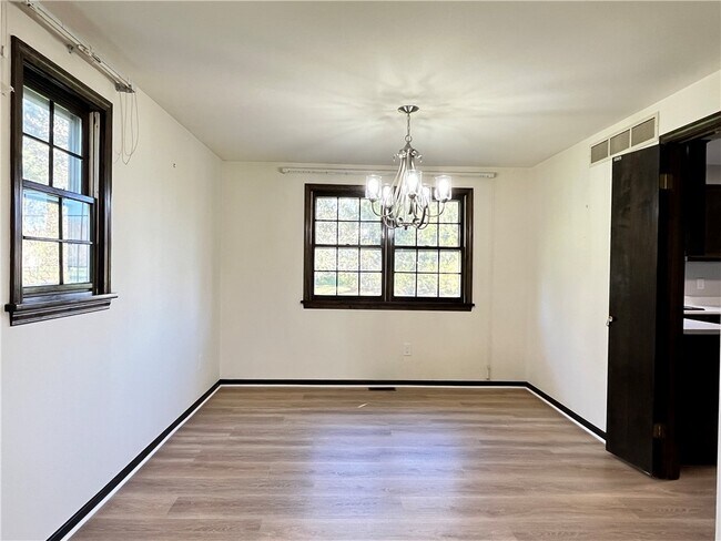 Building Photo - 100 Drumlin View Dr