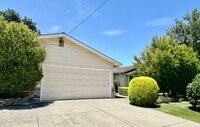 Building Photo - Lovely Saratoga Single-Level Home in Great Neighborhood!