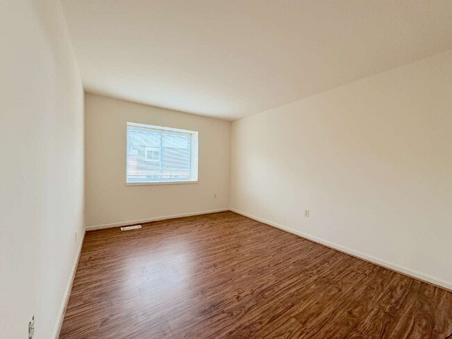 Building Photo - Charming & Modern Annandale Retreat on Conwell Dr