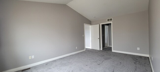 Building Photo - 3253 E 11 Mile Rd