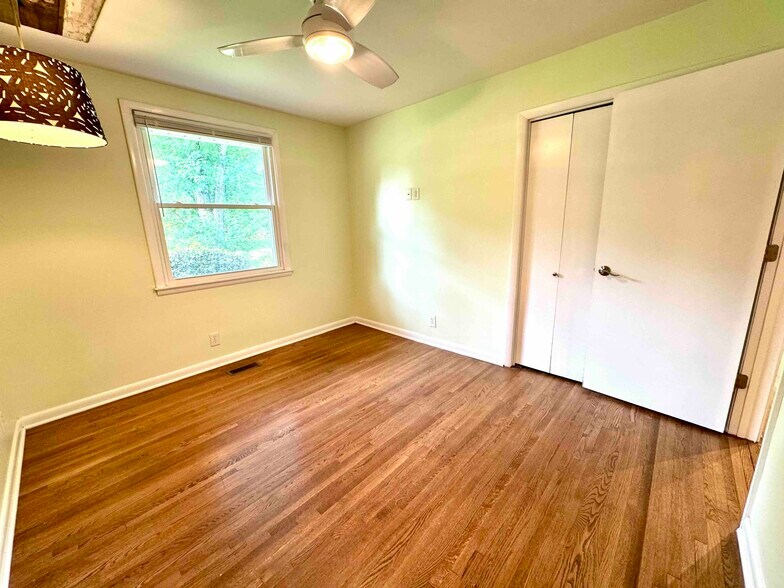 3rd BR - 5011 Suter Dr
