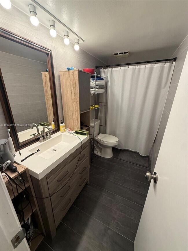 Building Photo - 780 NE 69th St