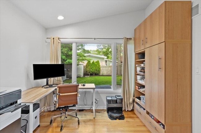 Building Photo - 40 Williamsburg Rd