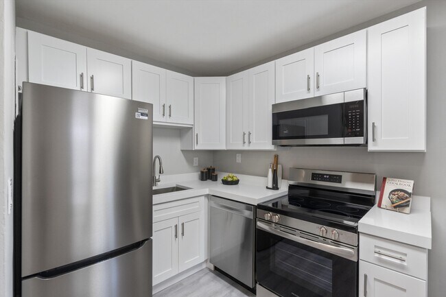 Stainless steel appliances - 1350-1400 NE 5th Ter