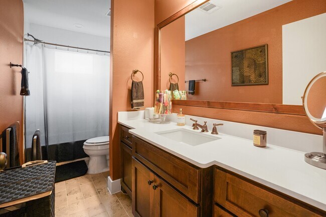 Building Photo - 508 W Polk St