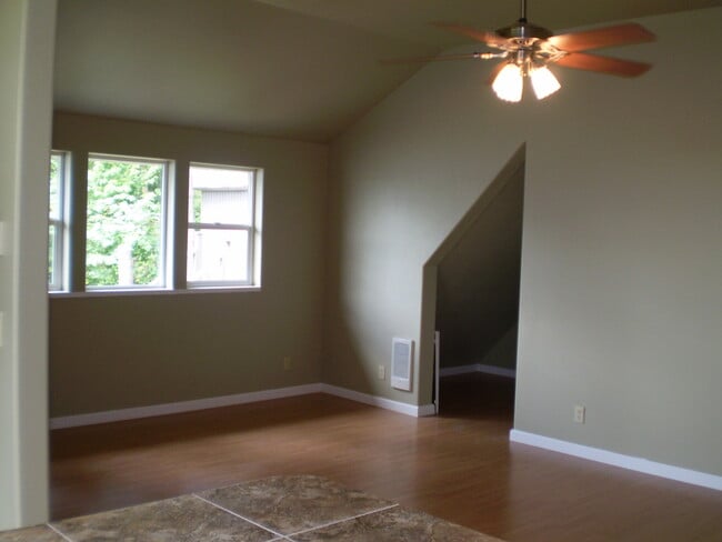 Building Photo - 2781 Spring Blvd