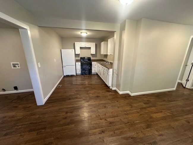 Building Photo - 3 bedroom / 1 bath home for rent -5519 Lyd...
