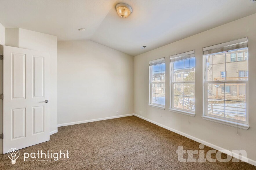 Building Photo - 968 Burning Bush Point