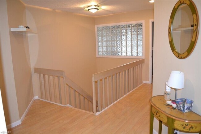Building Photo - Solon 4 Bedroom Rental
