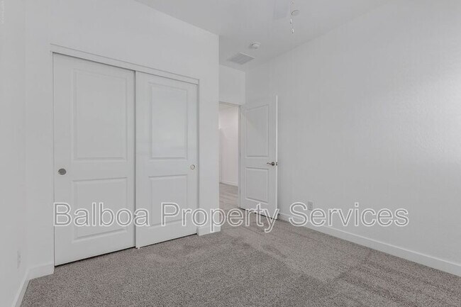 Building Photo - 1318 S 105th Pl