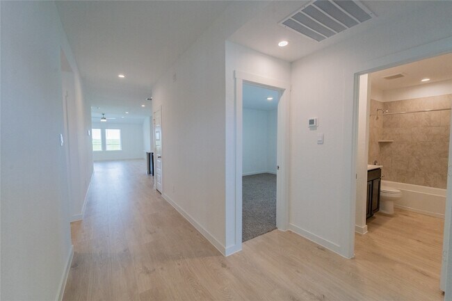 Building Photo - 3827 Pierce Pl Ln