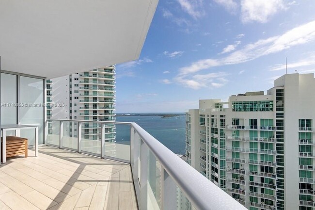 Building Photo - 1300 Brickell Bay Dr