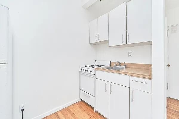 Building Photo - 317 W 29th St