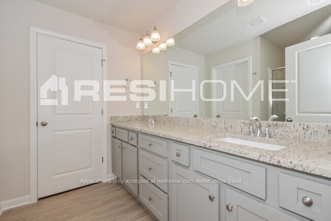 Building Photo - 3038 Faireno Pl