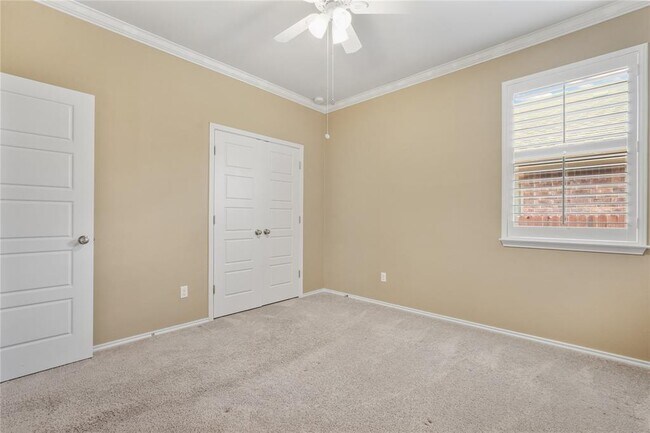 Building Photo - 204 Sawtooth Dr