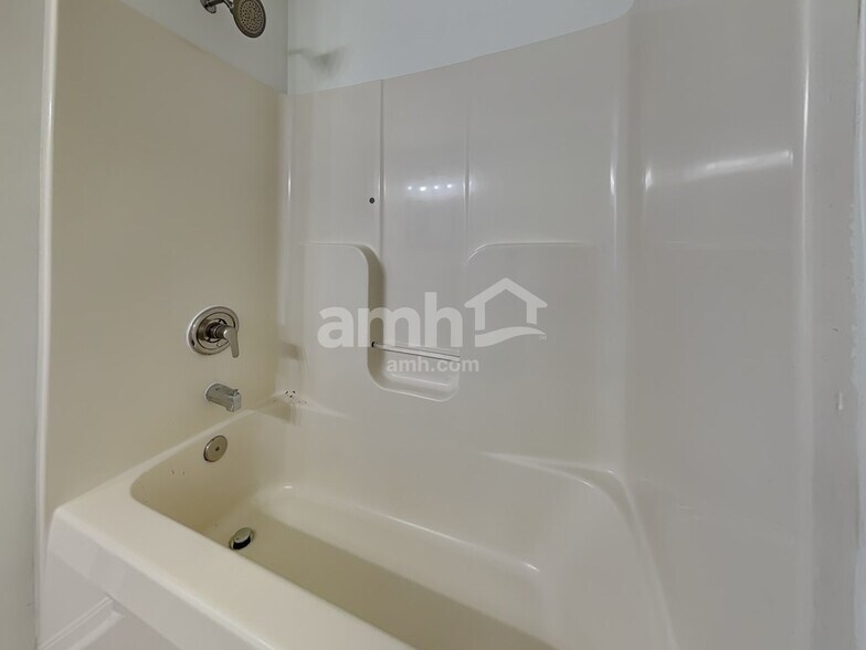 Building Photo - 2819 Coachlight Ln