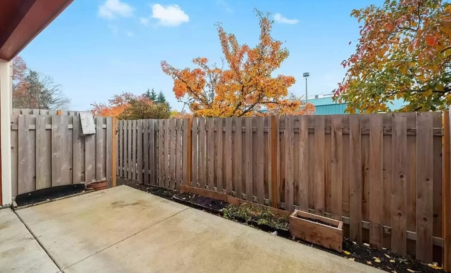 Building Photo - 459 NE Patricia Ann Pl