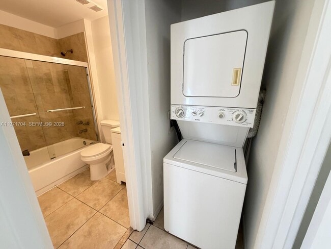 Building Photo - 631 Cypress Lake Blvd