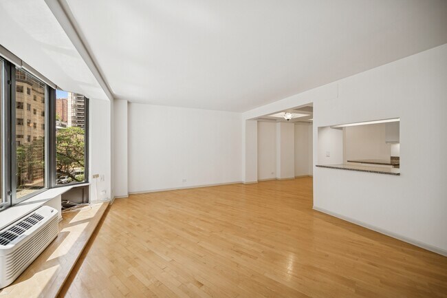 Building Photo - 40 E Delaware Pl