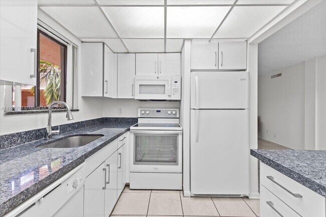 Building Photo - 6900 SW 39th St