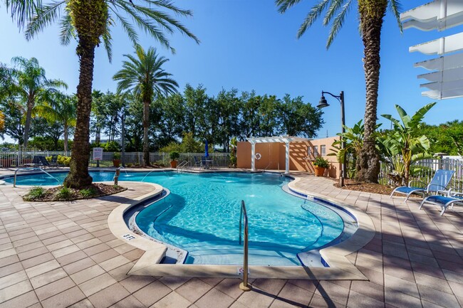 Building Photo - 3 BEDROOM TO 2 BATH SPACIOUS CONDO