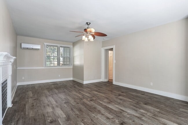 Building Photo - 2030 E 50th St