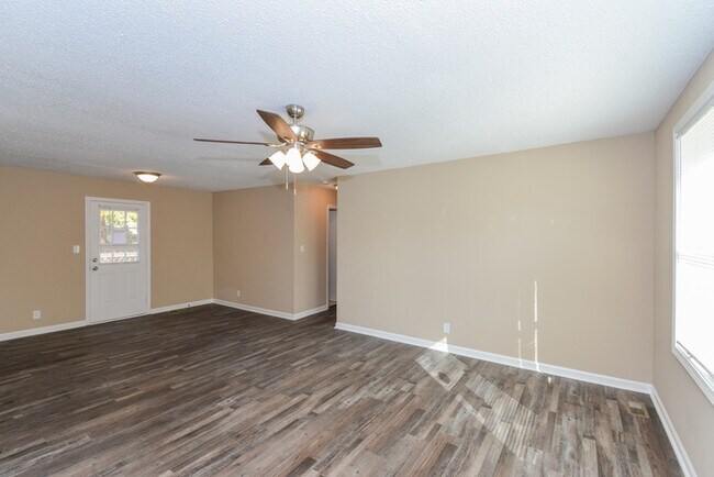 Building Photo - 346 Woodale Dr