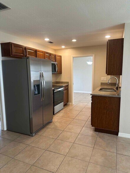 Building Photo - 4520 Bear Lake Ct