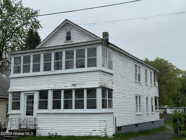 Primary Photo - 3 Vly Rd