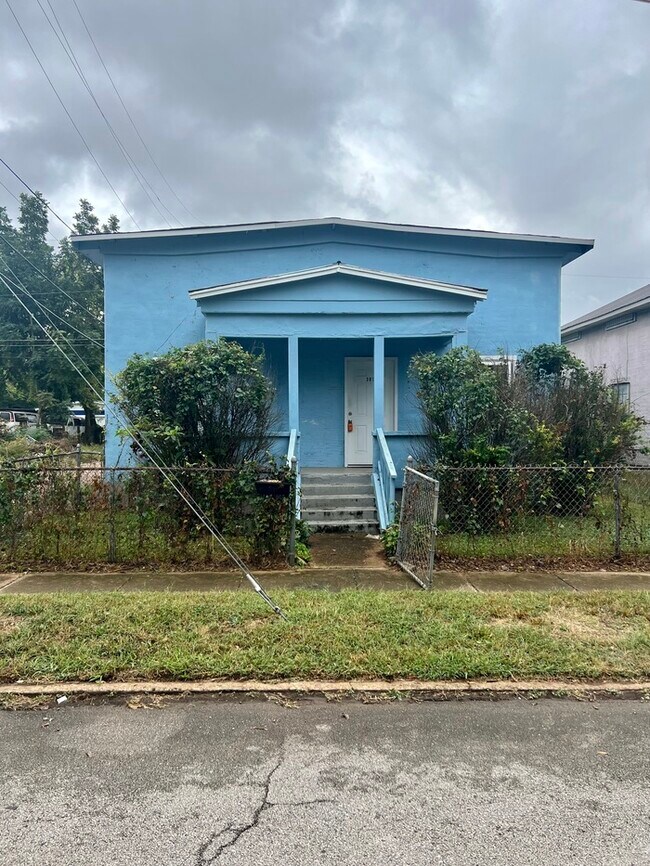 Primary Photo - 301 Abingdon Ave NW
