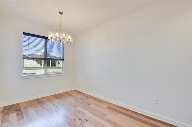 Building Photo - 1305 Casey St