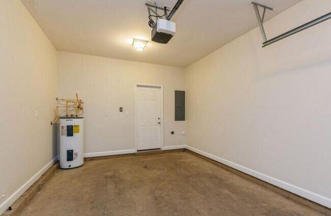 Building Photo - 25 Trevor Dr