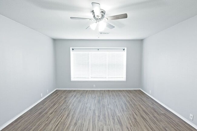 Building Photo - 2309 Mallard Dr