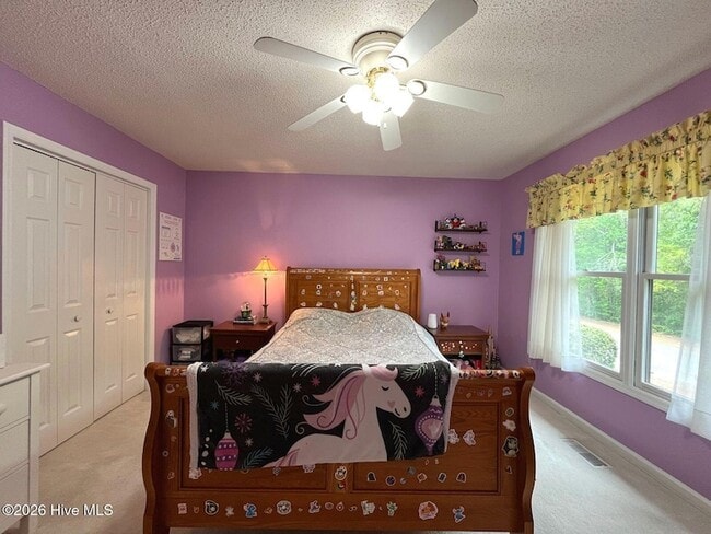 Building Photo - 100 Bridle Path Cir