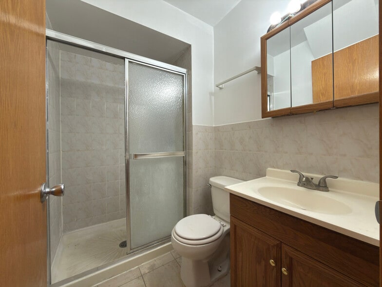 Building Photo - 6812 S East End Ave