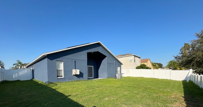 Building Photo - Beautiful home in the heart of Plant City